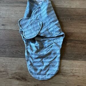 SwaddleMe Wrap - Blue/Gray with a Polkadots